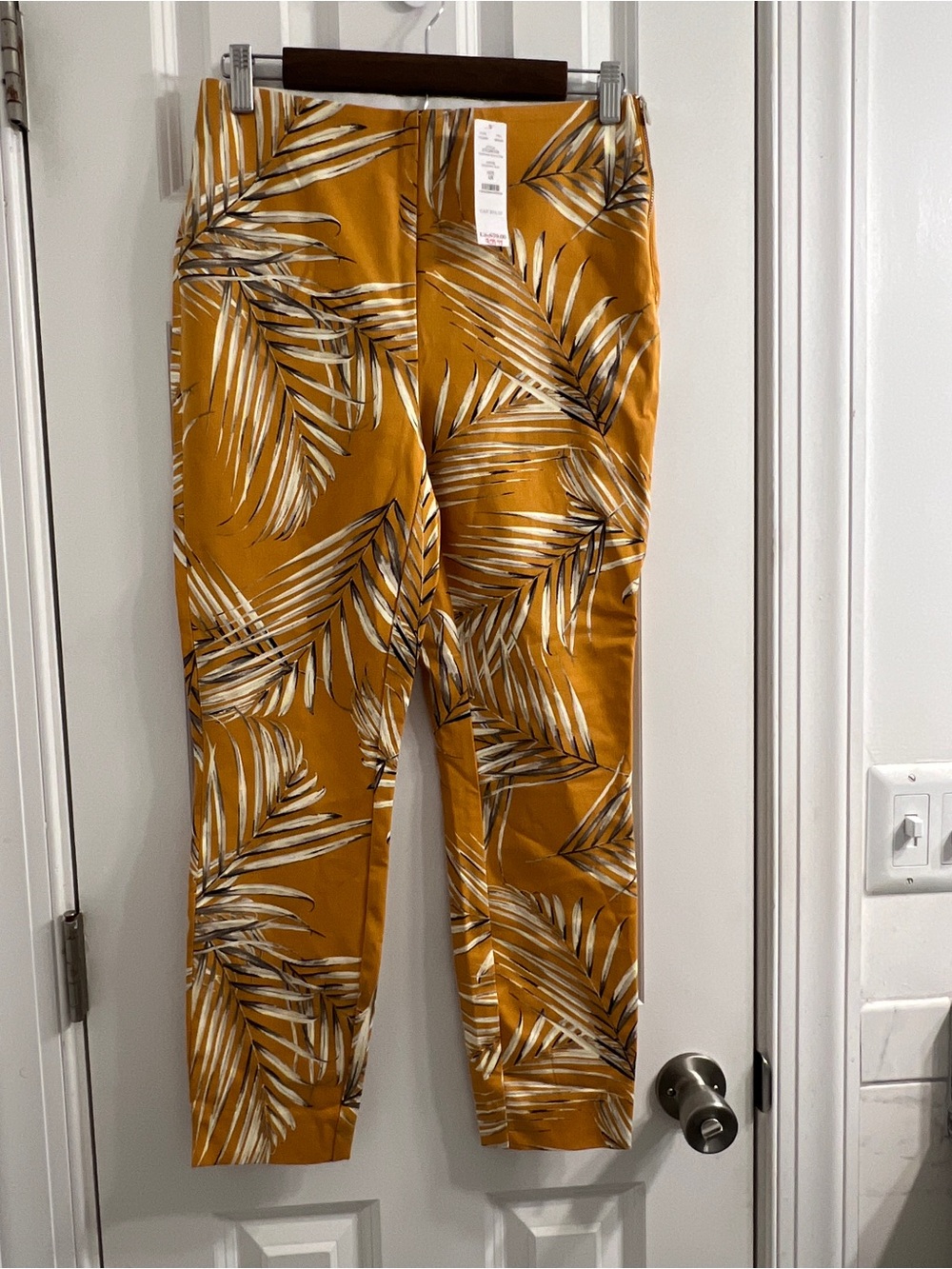 White House Black Market Island Palm Aura Crop Pants -Size 4 - Picture 3 of 13